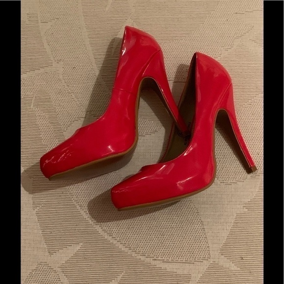 Shoes - Picture 3 of 8